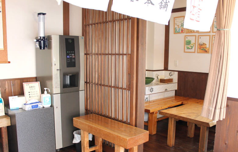ゐざさ三条店 店内休憩スペース
